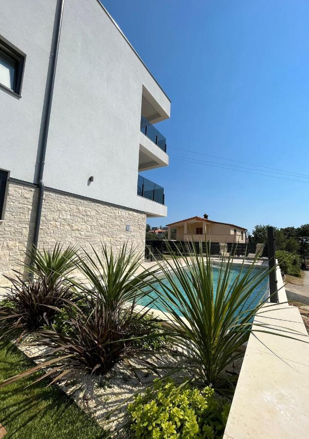 J&N Hill'S Residence With Swimming Pool Medulin Exterior photo