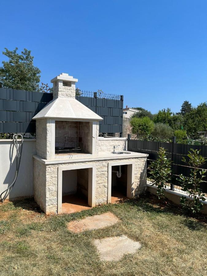 J&N Hill'S Residence With Swimming Pool Medulin Exterior photo